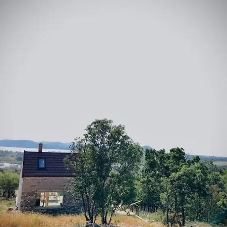A Szaka - Hegyi - Preshaz * Balatonfured